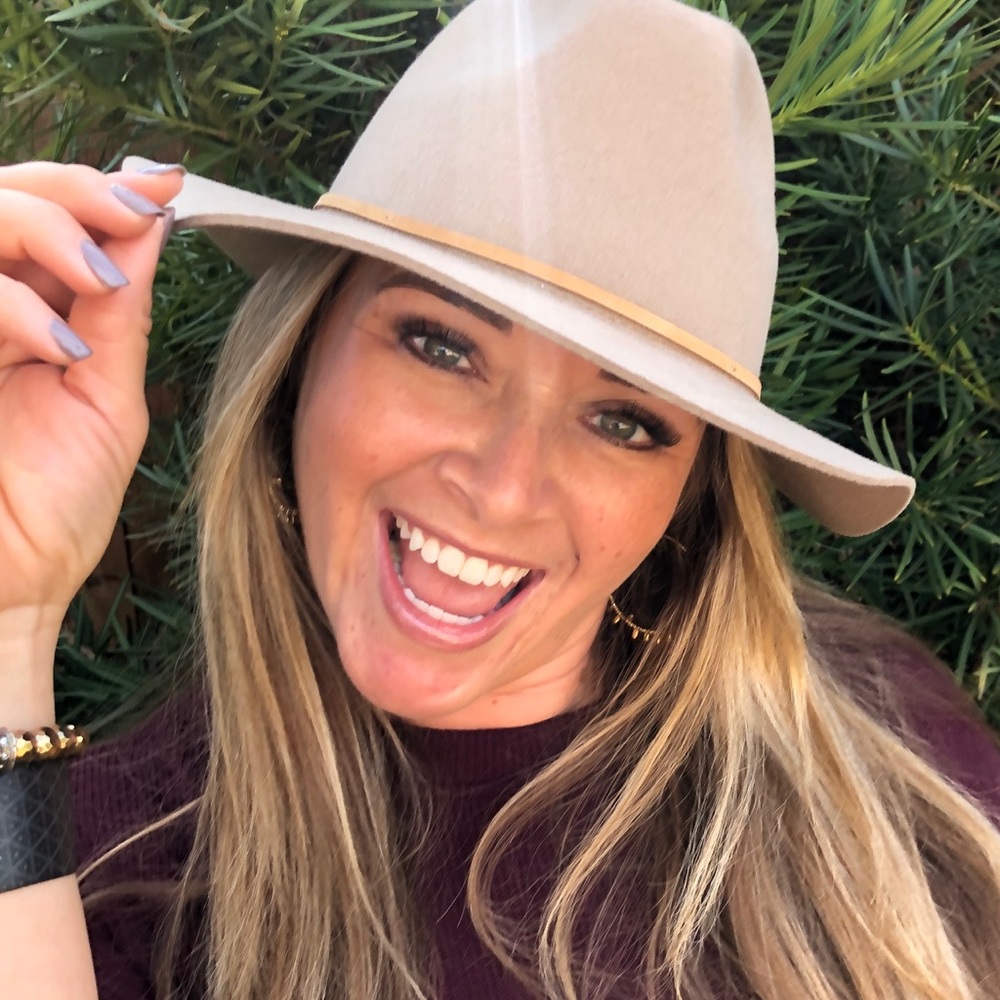 Meet your Posher, Rebeca